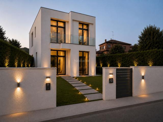 Casa adosada en venta en Casarrubuelos. Casa pasiva de 107 m² con 3 dormitorios. Casas adosadas.