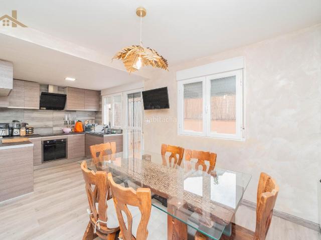 Casa adosada en venta en Casarrubios del Monte. MAGNÍFICO CHALET ADOSADO DE 4 PLANTAS EN CASARRUBIOS DEL MONTE. Casas adosadas Casarrubios del.