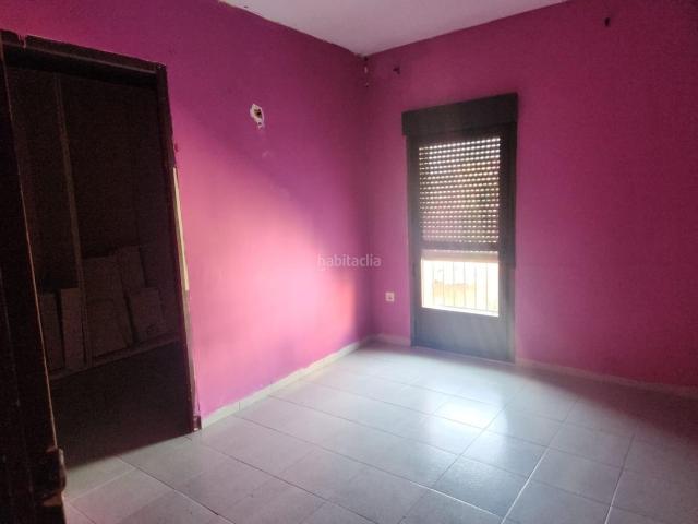Casa adosada en venta en Casas de Millán. Casa unifamiliar de dos plantas en Casas de Millán. Casas adosadas Casas de.