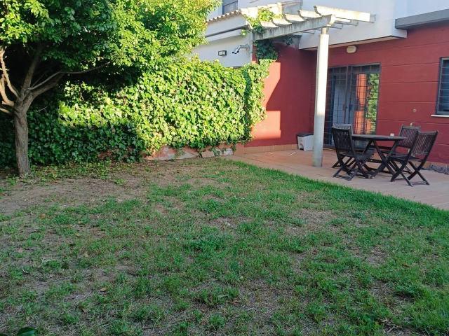 Casa adosada en Venta en Casines