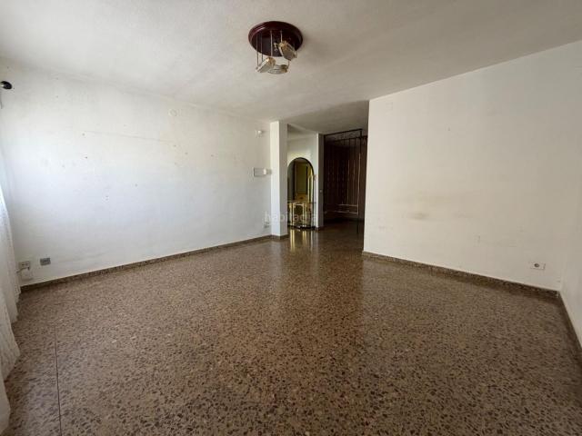 Casa adosada en venta en Casinos. ADOSADO ESQUINERO A LA VENTA EN CASINOS. Casas adosadas.