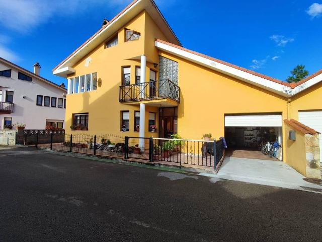 Casa adosada en Venta en Castañeda