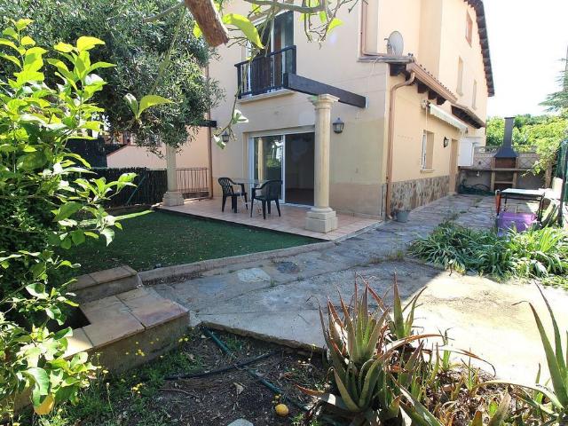 Casa adosada en venta en Castell Platja d´Aro, de 105 m² 3 habitaciones por 550.000