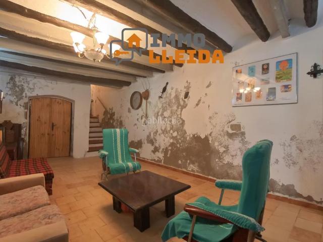 Casa adosada en venta en Castelló de Farfanya. Encanto y amplitud en el corazón de Castelló de Farfanya. Casas adosadas Castelló de.