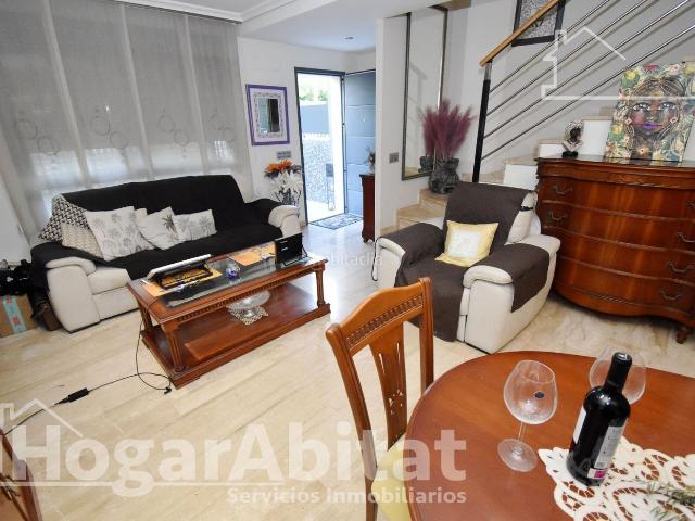 Casa adosada en venta en Castellón de la Plana, Pau Lledó. PRECIOSO ADOSADO EN RESIDENCIAL CON GARAJE, PISCINA Y TERRAZA, CERCA DEL CENTRO. Casas adosadas Castellón de la.