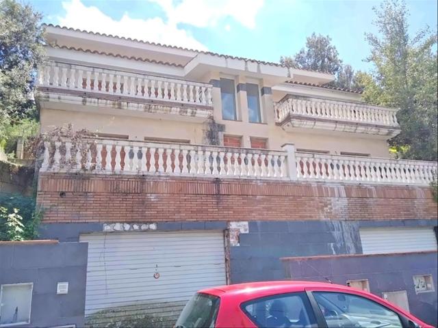 Casa pareada en venta en Castellar del Vallès, Airesol. Solvia Inmobiliaria Chalet adosado Castellar del Vallès. Casas pareadas Castellar del.