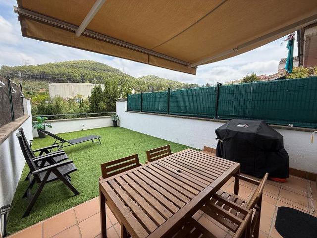 Casa adosada en venta en Castellar del Vallès, de 100 m² 3 habitaciones por 429.000