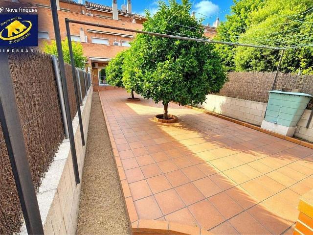 Casa adosada en venta en Castellar del Vallès, de 202 m² 4 habitaciones por 575.000