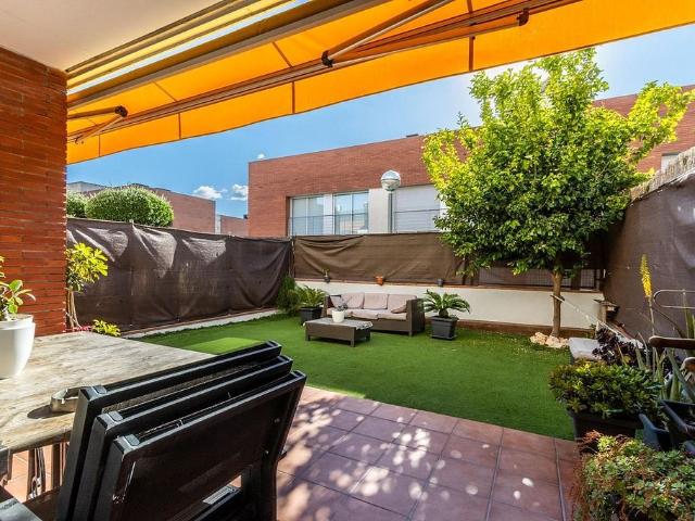 Casa adosada en venta en Castellar del Vallès, de 237 m² 4 habitaciones por 495.000