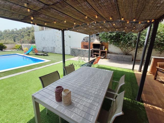 Casa adosada en venta en Castellar del Vallès, El Racó Sant Feliu del Racó. Preciosa casa con piscina. Casas adosadas Castellar del.