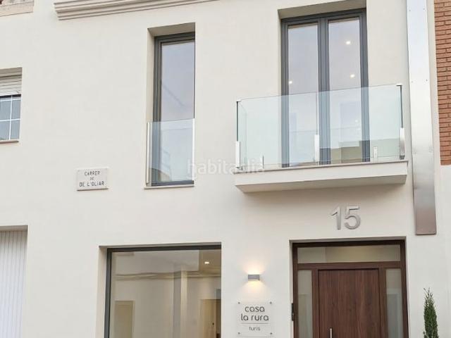 Casa adosada en venta en Castellbisbal. Casa en el centro casco urbano. Casas adosadas.