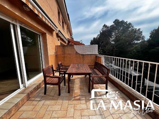 Casa adosada en venta en Castelldefels, de 118 m² 3 habitaciones por 670.000