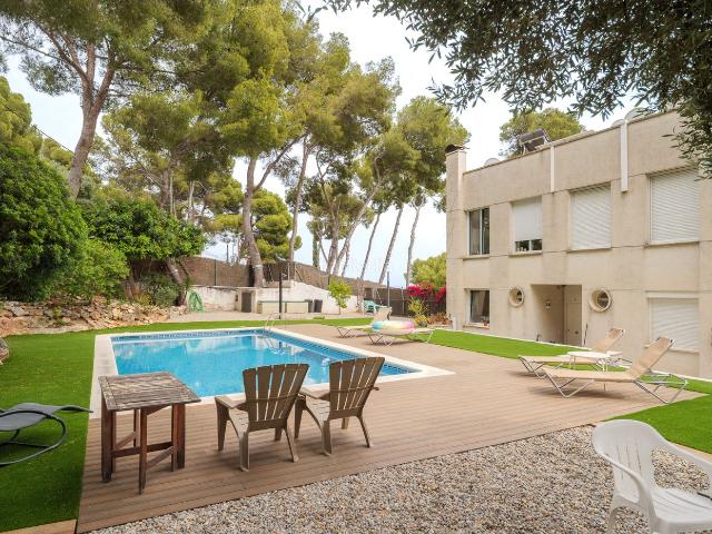 Casa adosada en venta en Castelldefels, El Poal. Chalet adosado en venta en C Azorin, El Poal, Castelldefels. Casas adosadas.