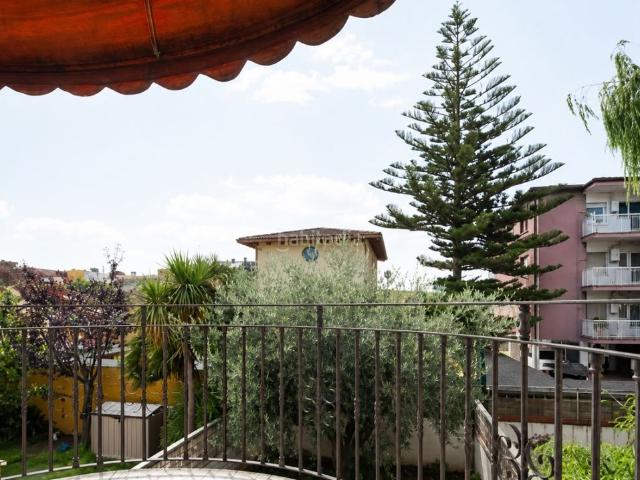 Casa adosada en venta en Castelldefels, Lluminetes. Casa adosada con licencia turística en una ubicación privilegiada de Castelldefels. Casas adosadas.