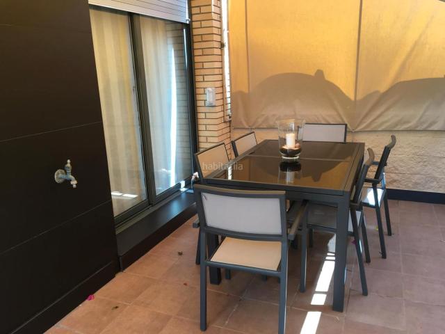 Casa adosada en venta en Castelldefels, Montmar. Adosada esquinera en montemar bajo reformada. Casas adosadas.