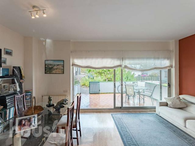 Casa adosada en venta en Castelldefels, Montmar. Casas adosadas.