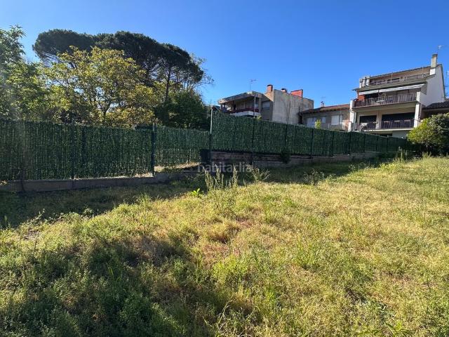 Casa adosada en venta en Castellfollit de la Roca. Casa de dos plantas con gran jardín y terraza. Casas adosadas Castellfollit de la.