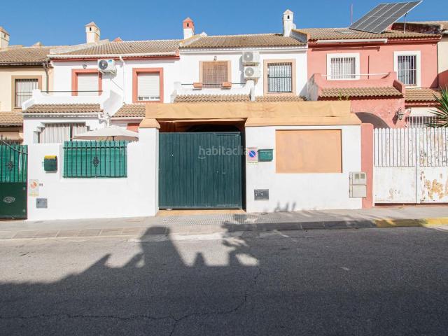 Casa adosada en venta en Castilleja de la Cuesta. Espectacular casa adosada de tres plantas en Castilleja de la Cuesta. Casas adosadas Castilleja de la.