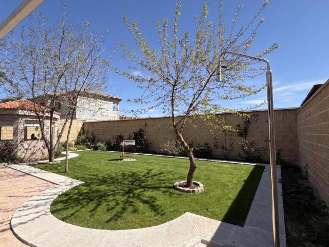 Casa adosada en Venta en Cedillo del Condado