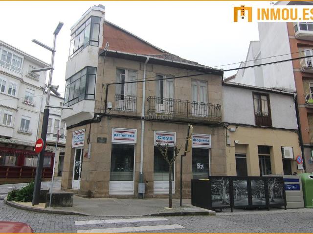 Casa adosada en venta en Celanova. SE VENDE VIVIENDA CON LOCAL COMERCIAL EN EL CENTRO DE CELANOVA. Casas adosadas.