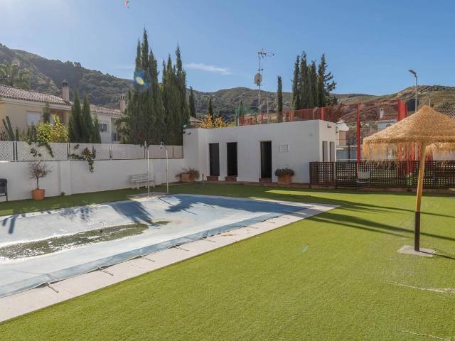 Casa adosada en Venta en Cenes de la Vega