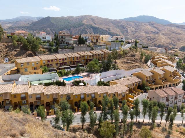 Casa adosada en venta en Cenes de la Vega. chalet adosado en exclusiva urbanización privada con piscina y pista de pádel. Casas adosadas Cenes de la.