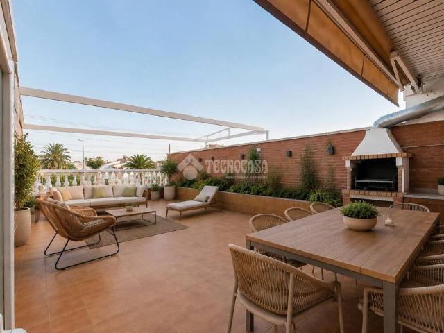 Casa adosada en Venta en Centre Eixample – Can Llobet