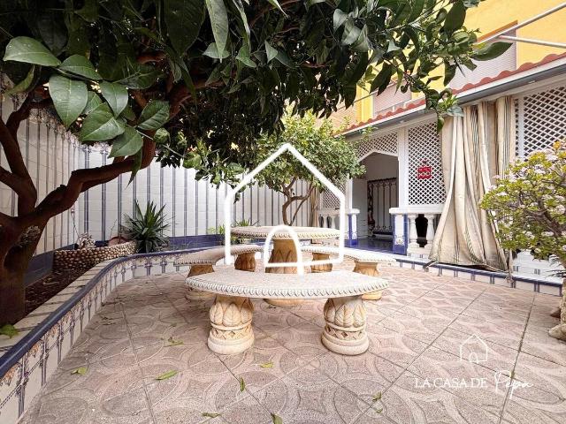 Casa adosada en Venta en Centre