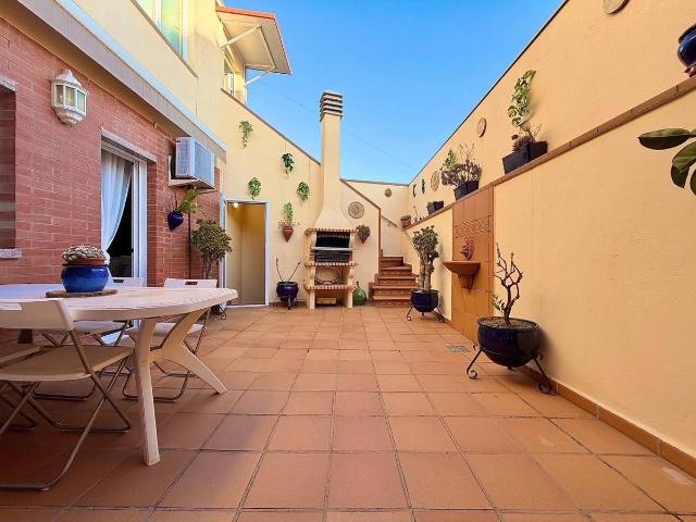 Casa adosada en Venta en Centre