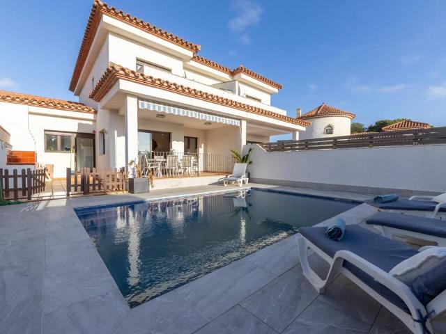 Casa adosada en Venta en Centre