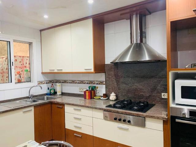 Casa adosada en Venta en Centre