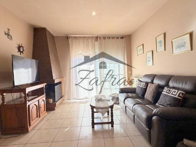 Casa adosada en Venta en Centre
