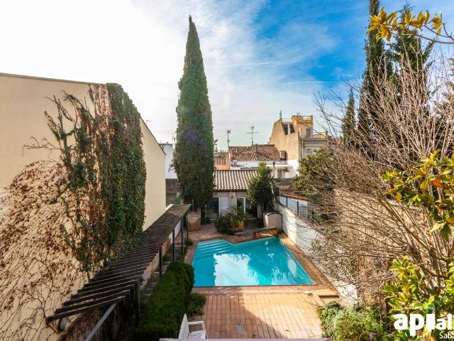 Casa adosada en Venta en Centre