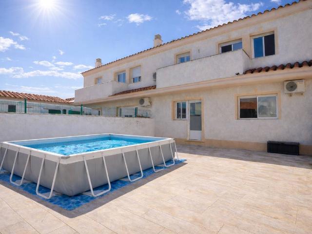 Casa adosada en Venta en Centre