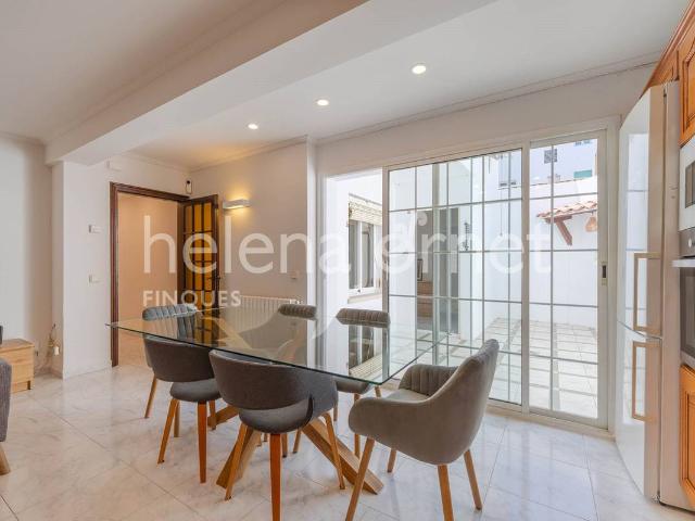 Casa adosada en Venta en Centre