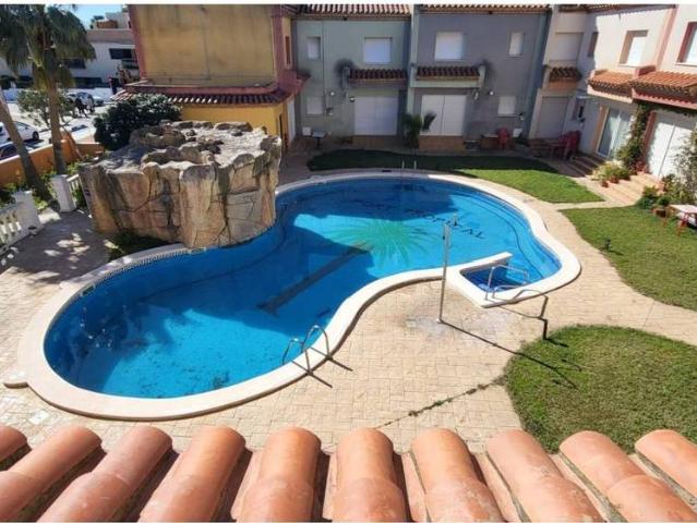 Casa adosada en Venta en Centre