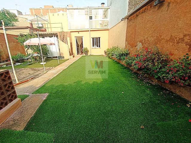 Casa adosada en Venta en Centre