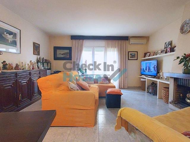 Casa adosada en Venta en Centre