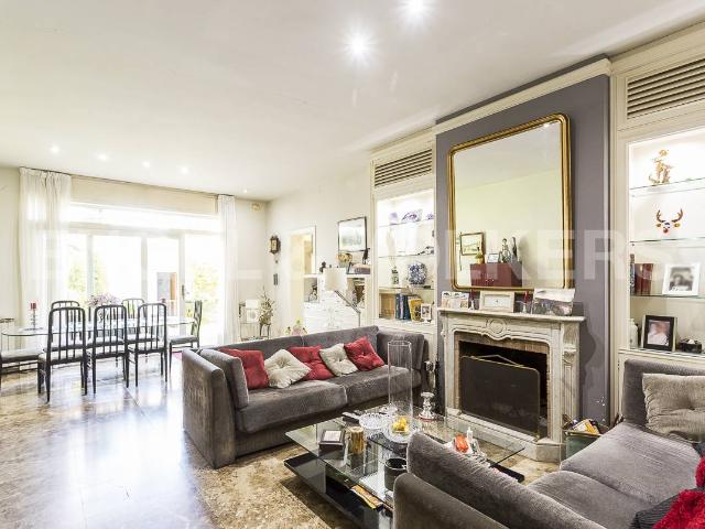 Casa adosada en Venta en Centre