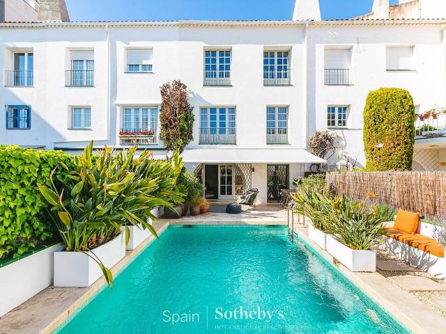 Casa adosada en Venta en Centre