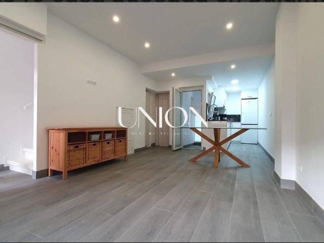 Casa adosada en Venta en Centre