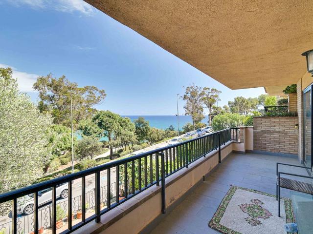 Casa adosada en Venta en Centre