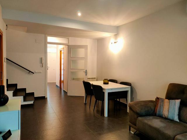 Casa adosada en Venta en Centre