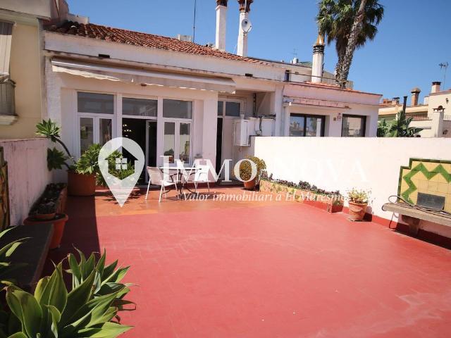 Casa adosada en Venta en Centre