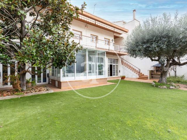 Casa adosada en Venta en Centre
