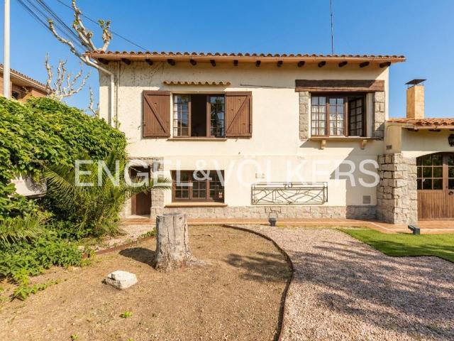 Casa adosada en Venta en Centre