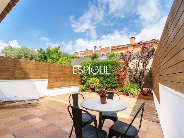 Casa adosada en Venta en Centre