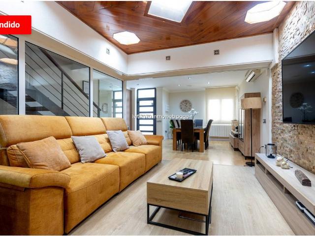 Casa adosada en Venta en Centre