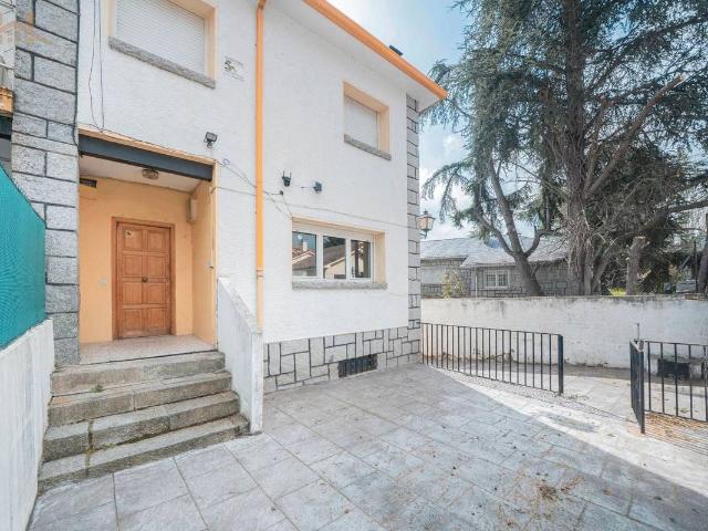 Casa adosada en Venta en Centro Manguilla
