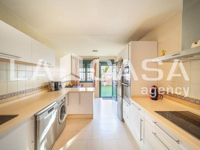 Casa adosada en Venta en Centro Doña Mercedes